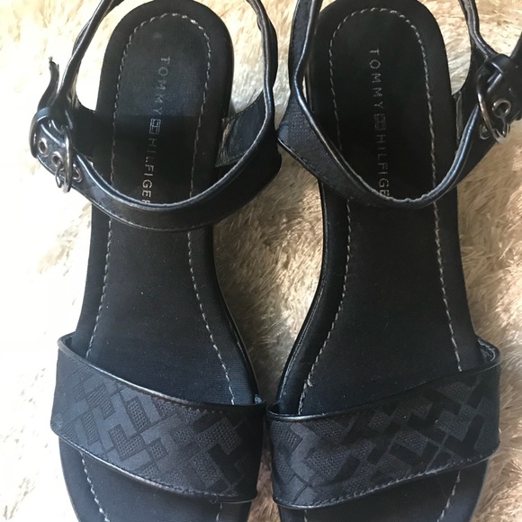 Tommy Hilfiger Shoes - 🎁Tommy Hilfiger sandals 🎁